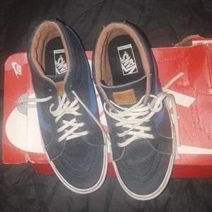 Vans california. Size 9